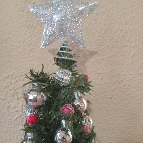 16" Predecorated Prelit Artificial Xmas Tree. Silver glass/mirror ornaments. - Picture 7 of 8